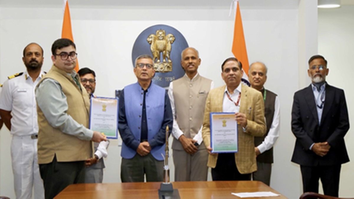 रक्षा क्षेत्र में ‘मेक इन इंडिया’ को बढ़ावा: नौसेना के युद्धपोतों के लिए ₹661 करोड़ की ब्रह्मोस डील साइन